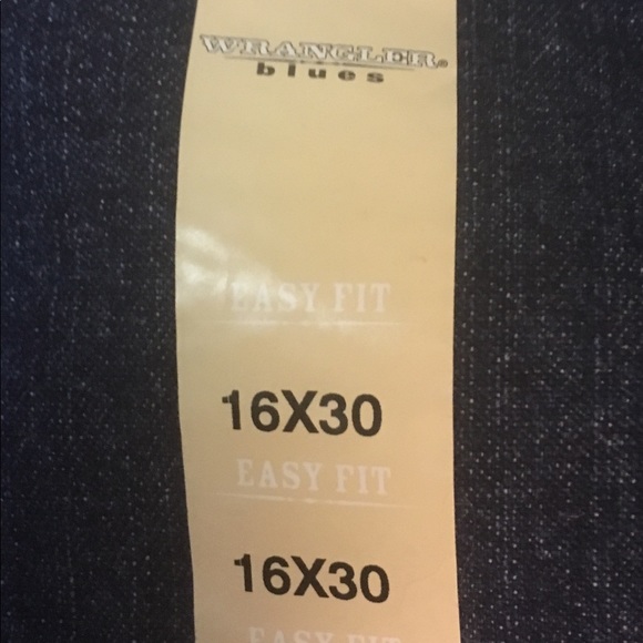 NWT Wrangler Blues easy fit jeans. Size 30x16. - Picture 5 of 5